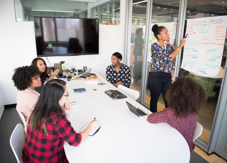 Outsourcing informatyczny i jego najważniejsze zalety